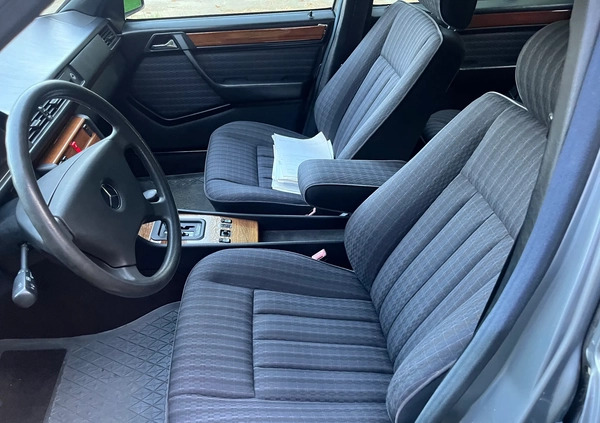 Mercedes-Benz W124 (1984-1993) cena 26890 przebieg: 227000, rok produkcji 1991 z Buk małe 154